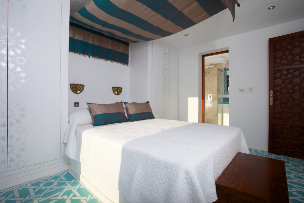 villa-georgia_casita-turquoise-bedroom-2