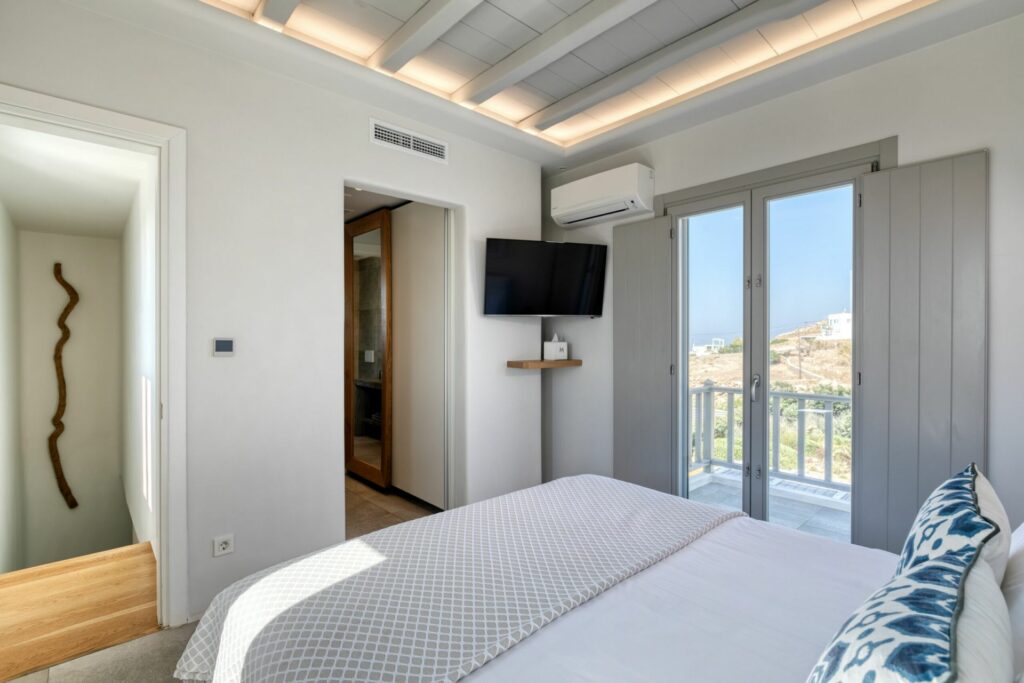 villa-mia_20_master-bedroom_top-floor