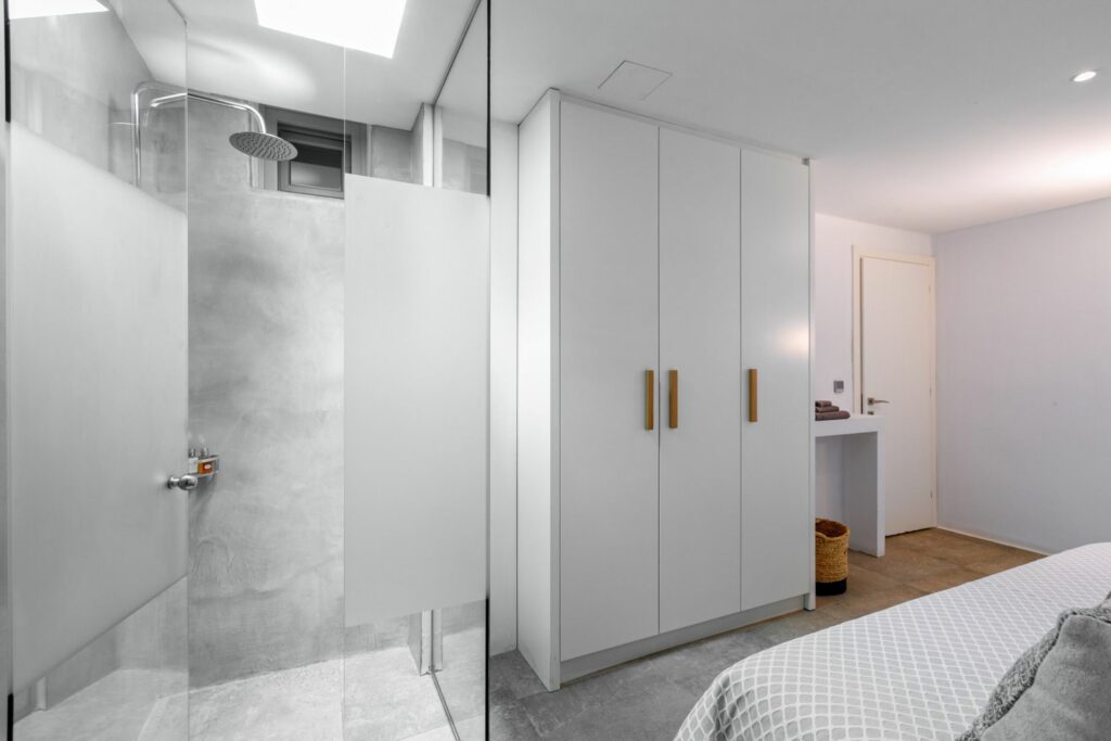 villa-mia_35_single-bedroom_shower_lower-floor
