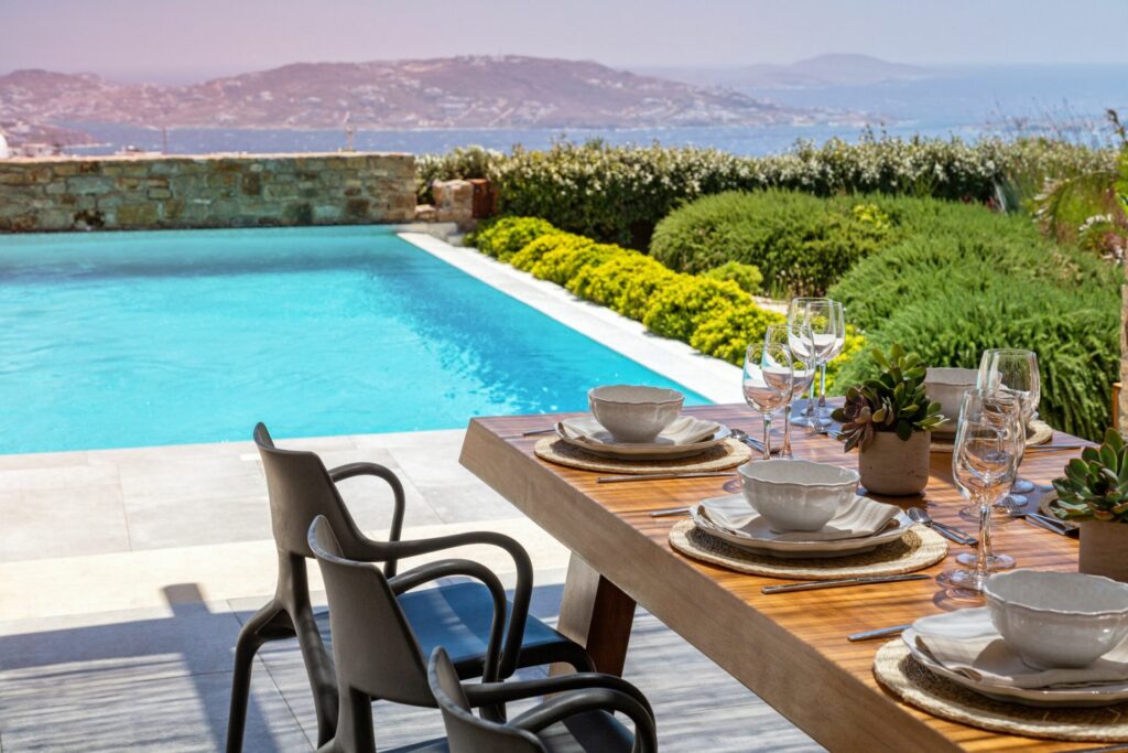 villa-mia_5_dining-by-the-pool_sea-view