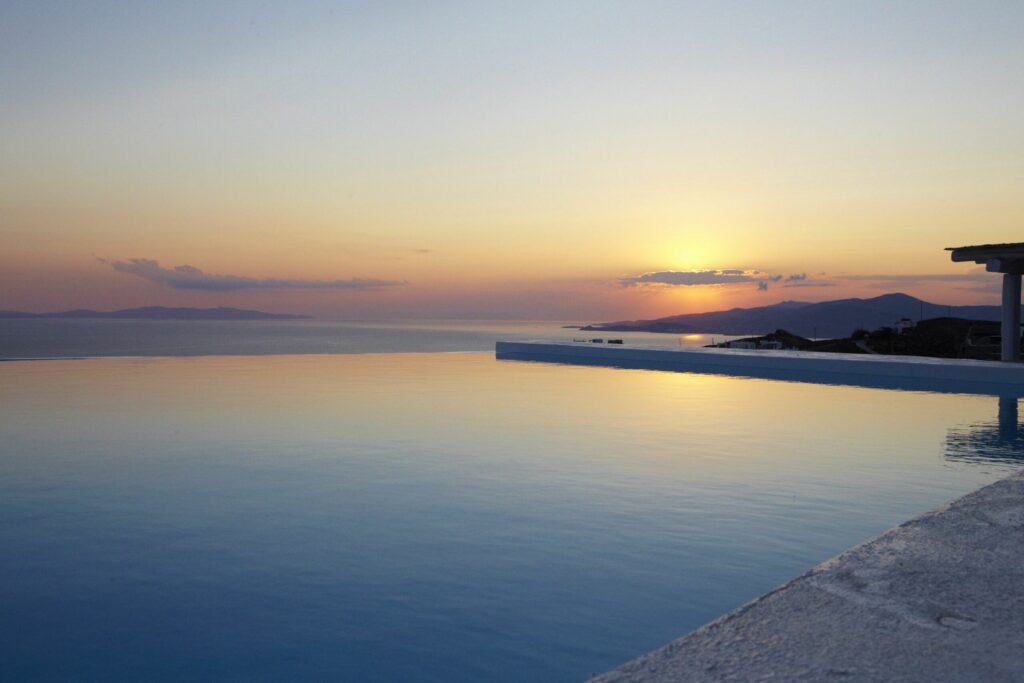 villa-starlight_infinity-pool-sunset