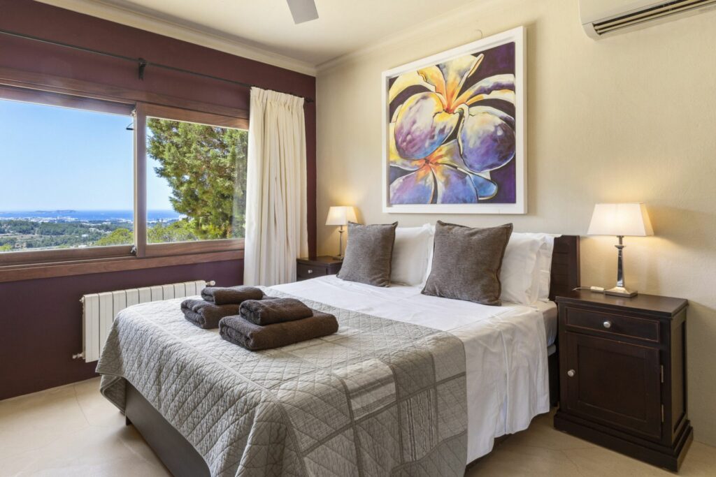 can-brynlee_bedroom-sea-view-1