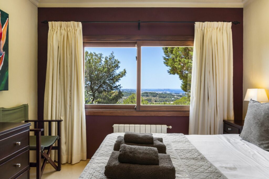 can-brynlee_bedroom-sea-view-2